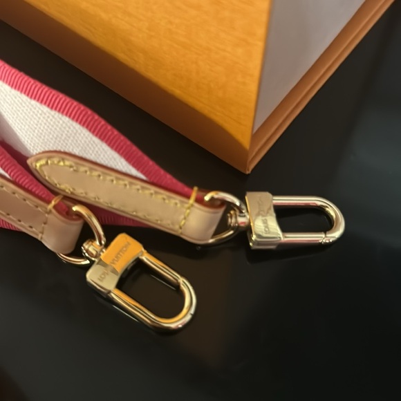 💎FINAL PRICE💎LOUIS VUITTON BB STRAP MNG PIVOINE - Picture 3 of 7